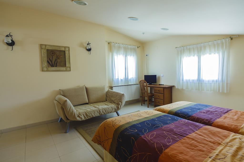 Hotel Rural La Consulta De Исар Экстерьер фото