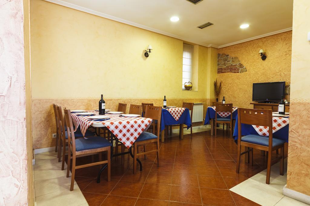 Hotel Rural La Consulta De Исар Экстерьер фото
