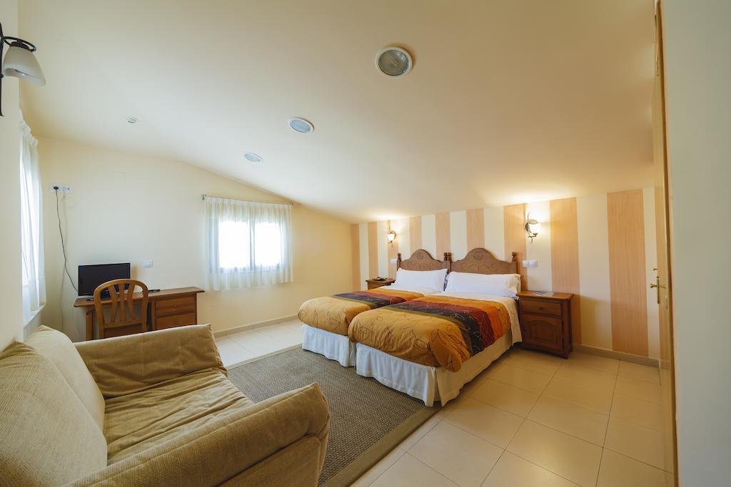Hotel Rural La Consulta De Исар Экстерьер фото
