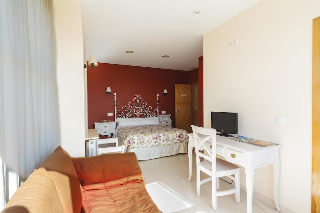 Hotel Rural La Consulta De Исар Экстерьер фото